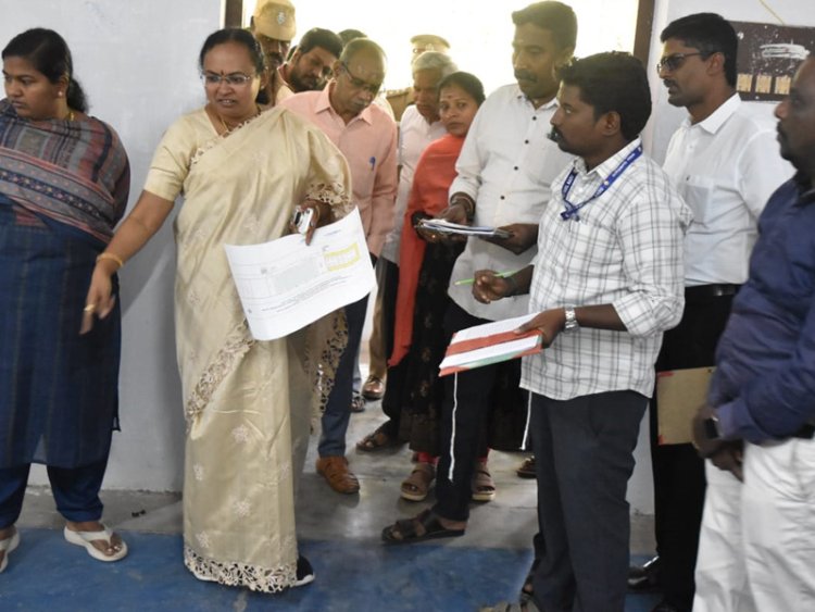 வாக்கு எண்ணும் மையத்தை ஆய்வு செய்த போது ஸாரி சொன்ன ஆட்சியர்!