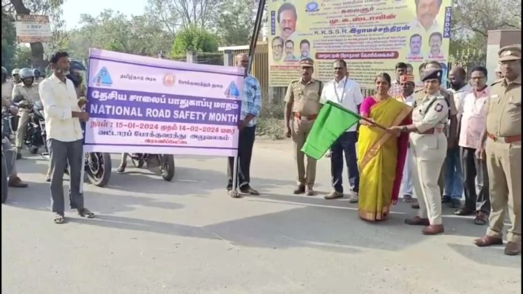 ஹெல்மெட் போட்டுக்கொண்டு வாகனம் ஓட்டிக்காட்டிய போலிசார்! ஆட்சியர் -எஸ்.பி.முன்பு நிகழ்ச்சி!