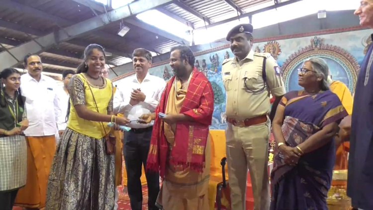 நல்ல பண்புகளை மாணவர்கள் வளர்த்துக்கொள்ள வேண்டும்! காவல் அதிகாரி பேச்சு!