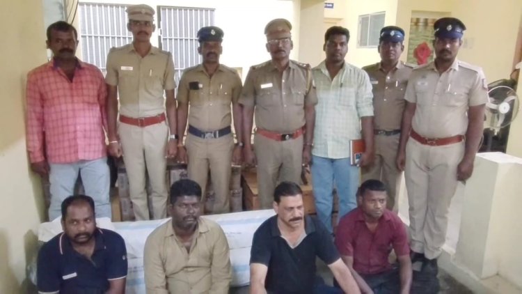லாரி சரக்குகளை கடத்த முயன்றவர்கள் கைது!