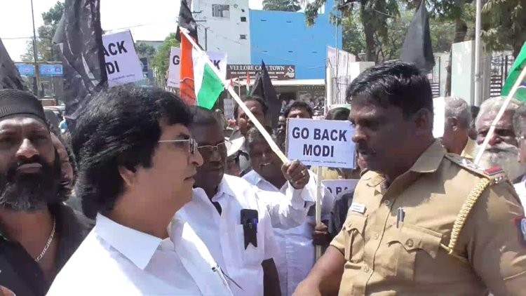 கறுப்புக்கொடியுடன் சென்ற காங்கிரஸாரை தடுத்த வேலூர் போலிசார்!
