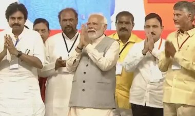 மின் கம்பத்தில் ஏறிய தொண்டர்களுக்கு அன்பு கட்டளையிட்ட மோடி!