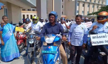 டூ வீலர் ஓட்டி ரொம்ப நாள் ஆகிவிட்டது! உட்கார்ந்து கொள்கிறேன் படம் பிடித்துக்கொள்ளுங்களேன்! கலெக்டர் ரிக்கொவஸ்ட்!