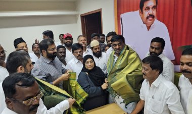 அதிமுகவில் இருந்து நீக்கப்பட்ட முன்னாள் பெண் அமைச்சர் மீண்டும் கட்சியில் சேர்க்கப்பட்டார்!