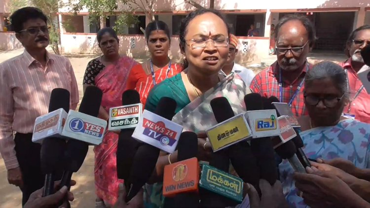 வேலூர்-திருப்பத்தூர் மாவட்ட ஆட்சியர்கள் பொதுத் தேர்வை பார்வையிட்டனர்!