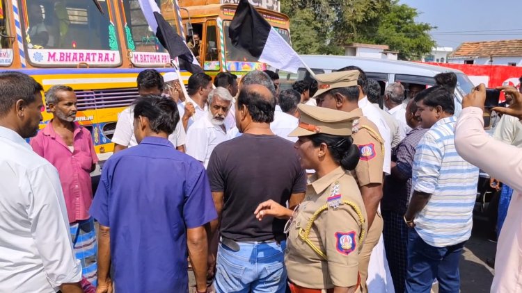 ரமலான் நோம்பு நேரத்தில் கூட குடிநீர் தரமாட்டீங்களா! ஊராட்சி நீர்வாகத்தை கண்டித்து சாலை மறியல்!