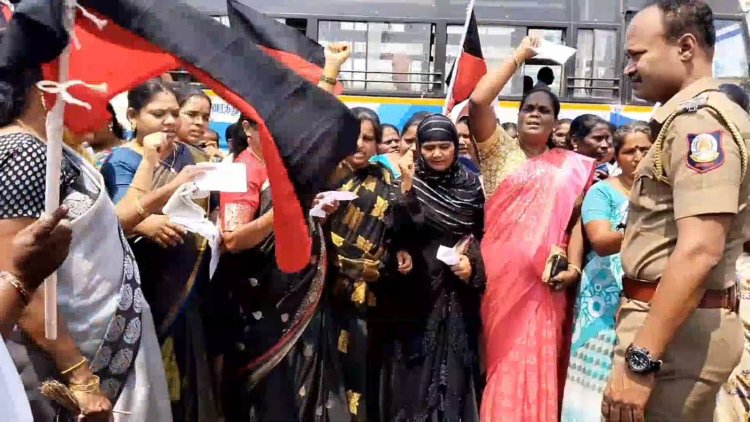 நடிகை குஷ்புவுக்கு செருப்படி:- திருப்பத்தூர் இராணிப்பேட்டை திமுக மகளிர் அணியினர் கொதிப்பு!