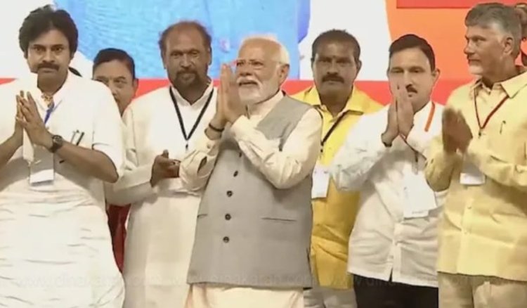 மின் கம்பத்தில் ஏறிய தொண்டர்களுக்கு அன்பு கட்டளையிட்ட மோடி!