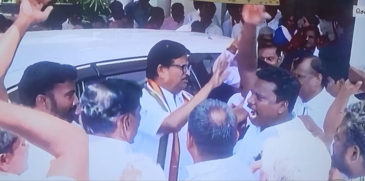 சத்தியமூர்த்தி பவனுக்கு திடீரென வந்த கே எஸ் அழகிரி! கடலூர் எம்பி என்று ஆதரவாளர்கள் கோஷம்!