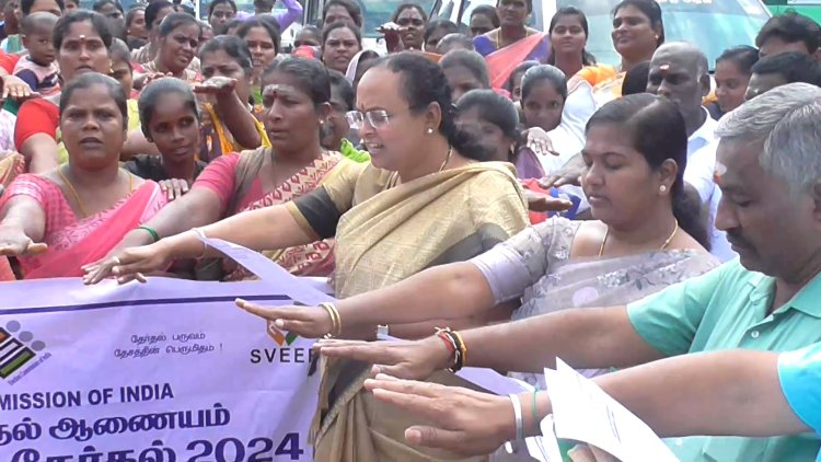 வாக்களிப்பதை ஊக்குவிக்க செல்பி பாயிண்ட்! பழைய பேருந்து நிலையம் ஆக்கிரமிப்பினால்  ஆட்சியர் உள்ளிட்ட அதிகாரிகள் அவஸ்தை!