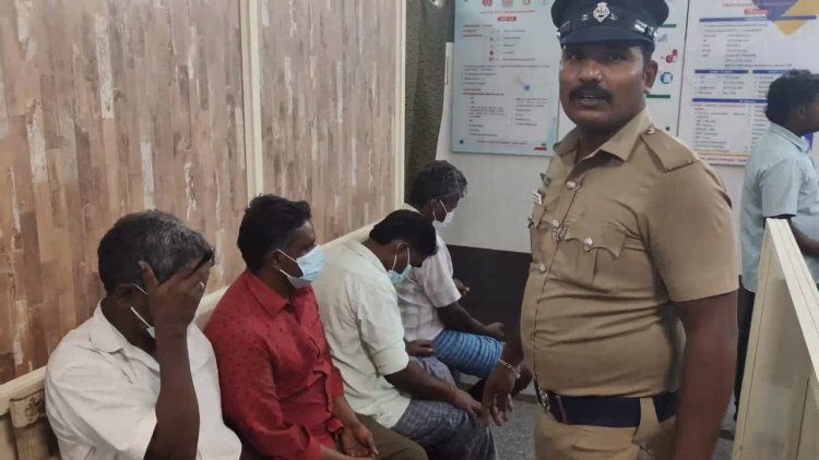 எப்படி கிடைத்தது குழந்தை? பொய் சான்று வாங்க முயன்றவர்கள் கைது!