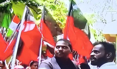 வடசென்னை திமுக வேட்பாளரை கலாய்த்த இளைஞர்!