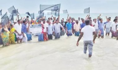 விரட்டப்பட்ட ஆளுங்கட்சி எம்.எல்.ஏ.! தொடங்கியது தேர்தல் புறக்கணிப்பு போராட்டம்! கடலில் இறங்கி களேபரம்!