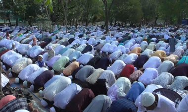 ரமலான் தொழுகையில் பங்கேற்ற இஸ்லாமியர்கள்! பழச்சாறு கொடுத்த இந்துக்கள்! வாக்கு சேகரித்த அரசியல் கட்சிகள்!