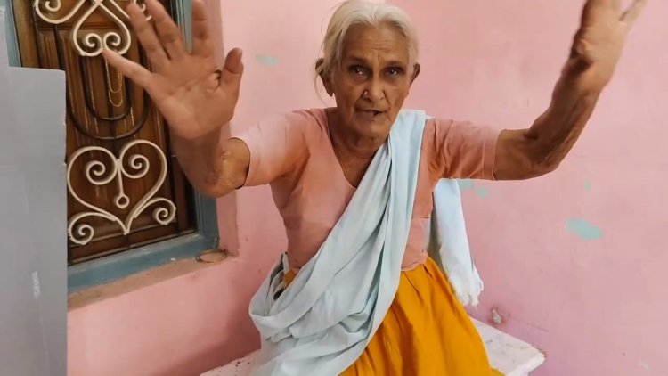 ஆட்சியர் முன்னிலையில் தபால் வாக்கு செலுத்திய 85  வயது மூதாட்டி மகிழ்ச்சி!