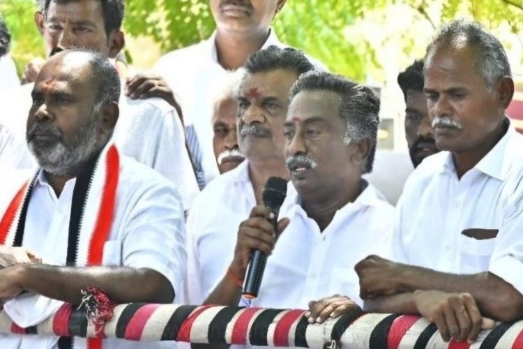 ராதிகா ஷூட்டிங் வந்திருக்கிறார்! தேர்தல் முடிந்ததும் பேக்கப் ஆகிவிடுவார்! முன்னாள் அமைச்சர் நக்கல்!