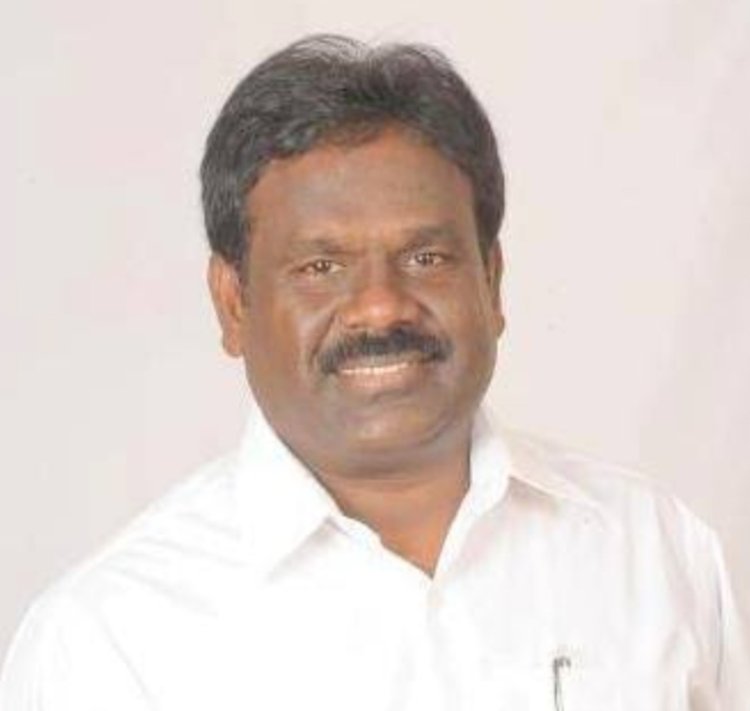 வாரச்சந்தையில் வாக்கு சேகரித்த பாமக வேட்பாளர் பாலு!