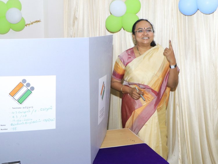 வேலூர் திருப்பத்தூர் ஆட்சியர்கள் வாக்கு செலுத்தினர்!