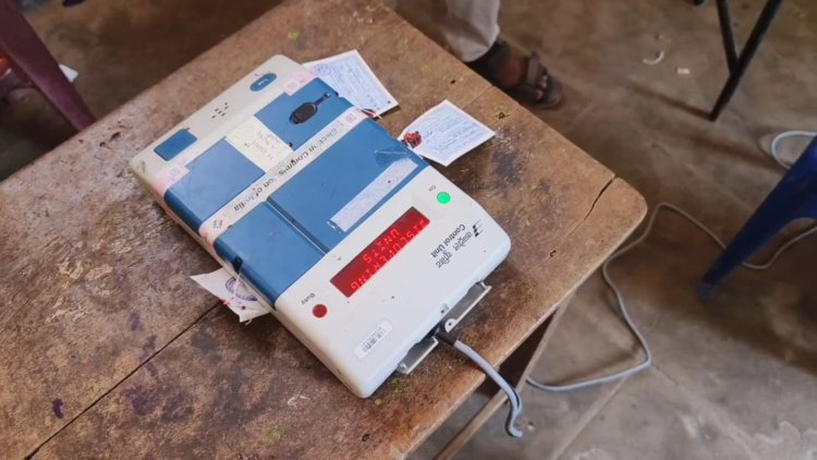 வாக்களிக்காமல் டாட்டா காட்டிவிட்டு சென்ற வாக்காளர்கள்! பல இடங்களில் வாக்கு இயந்திரம் பழுது!