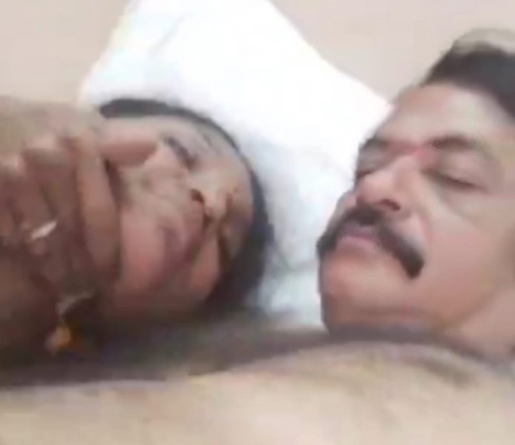 டைப்பிஸ்ட் உடன் உல்லாசமாக இருந்த தாசில்தார் வாட்ஸ் அப் ஸ்டேட்டஸ் வைத்ததால் சிக்கினார்!