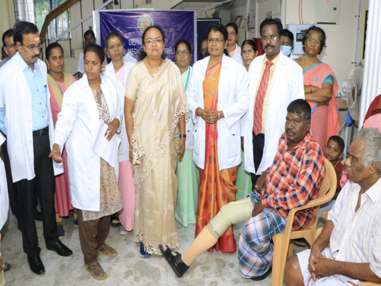  அரசு மருத்துவமனையில் ஆட்சியர்!