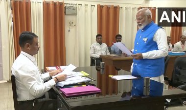 மோடியை முன் மொழிந்த பிராமணர் - ஓபிசி - எ.ஸ்.சி பிரிவினர்!  நான்கு மோதிரங்கள் உள்ளனவாம்!!!