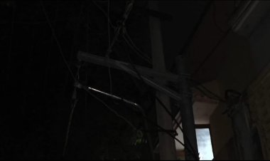 மின் கம்பம் இங்கே...விளக்கு எங்கே!