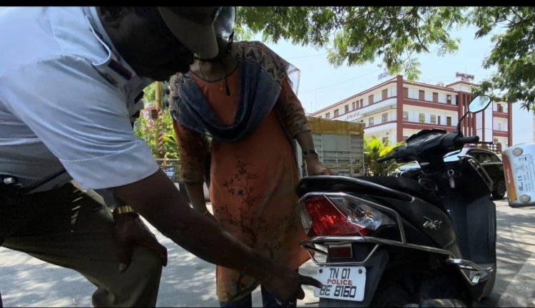 நெம்பர் பிளேட்டில் துறை தொடர்பாக ஸ்டிக்கர் ஒட்டிக்கொள்ள அனுமதி! 121 போலிஸ் வாகனங்கள் உட்பட 471 வழக்குகள்!