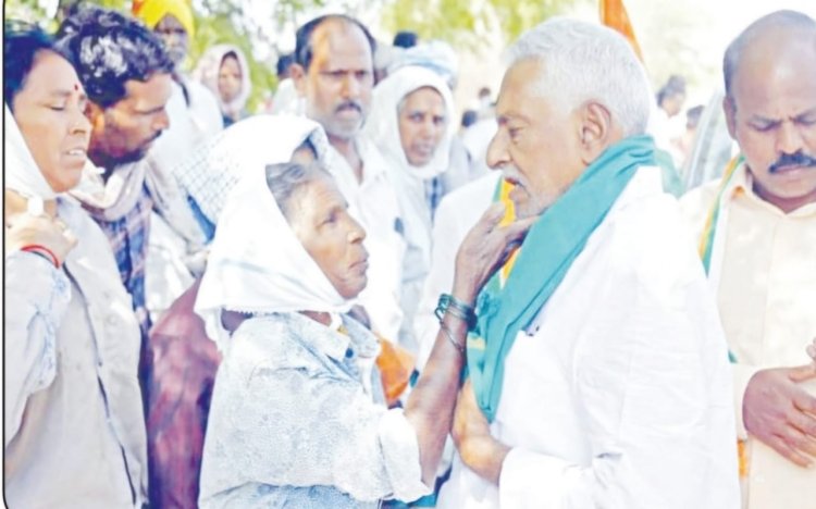 தாமரைக்கு ஓட்டு போடுவேன் என்ற பெண்ணுக்கு பளார் விட்ட காங்கிரஸ் வேட்பாளர்!
