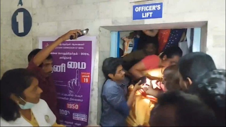 கலெக்டர் ஆபீஸ் லிப்ட்டில் எட்டு பேர் சிக்கினர்! வெப்பத்தால் ஏற்பட்ட மின்விபத்து!