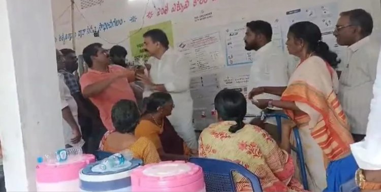 வேட்பாளருக்கு பளார் விட்ட வாக்காளர்! பதில் தாக்குதல் நடத்தியதால் வீட்டுக்காவல்! ஆந்திராவில் வன்முறை!