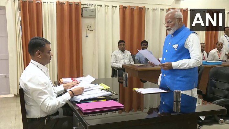 மோடியை முன் மொழிந்த பிராமணர் - ஓபிசி - எ.ஸ்.சி பிரிவினர்! நான்கு மோதிரங்கள் உள்ளனவாம்!!!