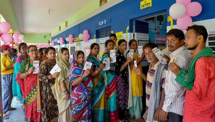 வாங்கம்மா வாங்க... வாங்க சார், வாங்க என்று வாக்காளரை அழைக்கும் தேர்தல் ஆணையம்!