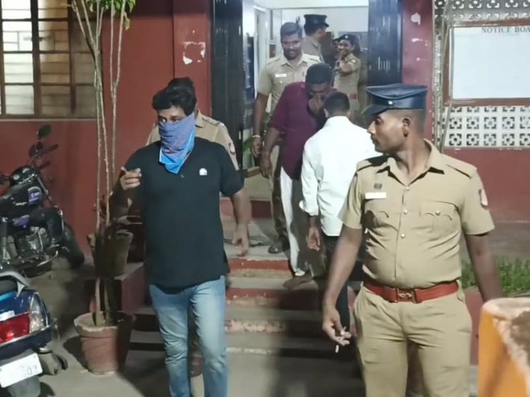 நிருபர்களை எச்சரித்த அக்யூஸ்ட்! தேவையில்லாமல் மாட்டிக்காதீங்க என சவுண்டு!
