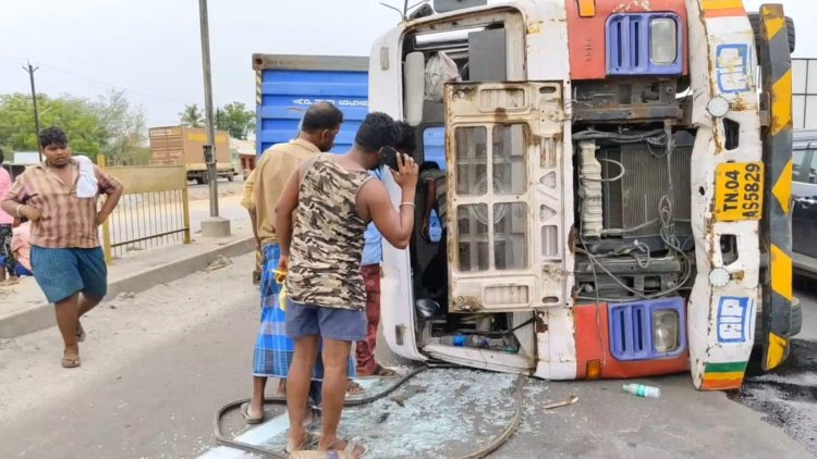 பெங்களூர் சென்னை தேசிய நெடுஞ்சாலையில் குப்புற கவிழ்ந்த கன்டெய்னர்!