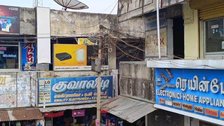 ஏம்பா ஆபிசர்… விபத்து ஏற்பட்டால் தான் உடைந்த கம்பத்தை மாத்துவீங்களா?