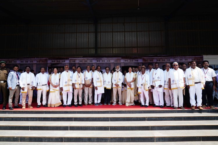 திரௌபதி முர்முவை வழிகாட்டியாக ஏற்றுக் கொள்ளுங்கள்! பட்டமளிப்பு விழாவில் அறிவுறை!