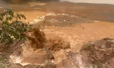 சாலையில் ஓடும் குடிநீர்!