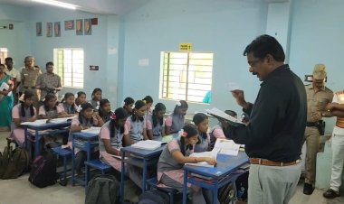 வகுப்பறையில் பாடம் நடத்திய திருப்பத்தூர் ஆட்சியர் தர்ப்பகராஜ்!