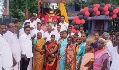 கருணாநிதி சிலை திறப்பும்.. வேட்டி சேலை இனாமும்!