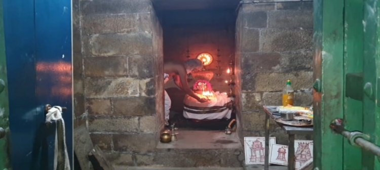 பதவி வரம் அருளும் கோவிலில் ஓ. பன்னீர்செல்வம் வழிபாடு!