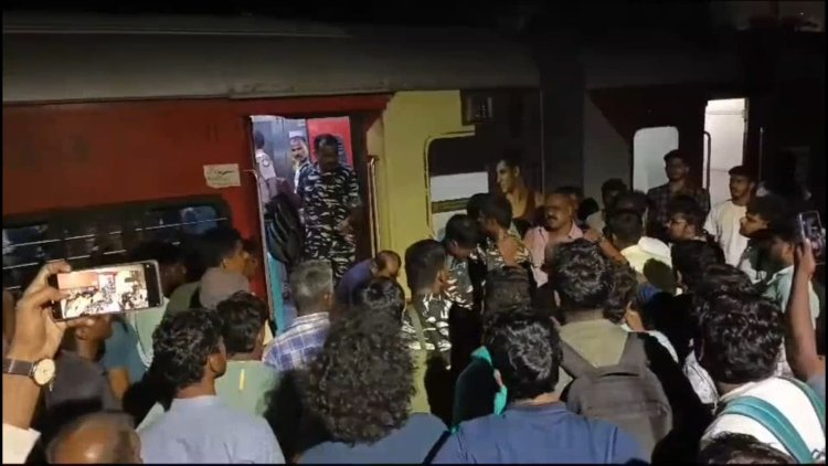 மத்திய ரிசர்வ் போலிஸ் பயணிகளை துப்பாக்கி காட்டி மிரட்டினார்களா?