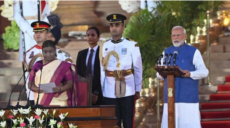 இலாகா இல்லாத 72 அமைச்சர்களுடன் மோடி பிரதமராக பதவி ஏற்றார்!
