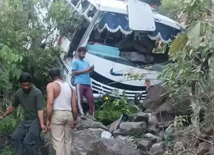 மோடி பதவி ஏற்பு நிகழ்ச்சி நேரத்தில் காஷ்மீரில் தீவிரவாதிகள் துப்பாக்கி சூடு:- 10 பேர் கொல்லப்பட்டனர்!