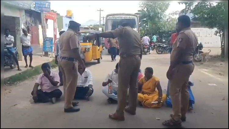 ஊராட்சி பெண் தலைவரையும் அவரது கணவரையும் கண்டித்து சாலை மறியல்!