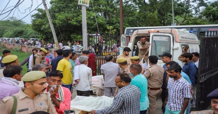 மத கூட்டத்தில் கொத்து கொத்தாக மாண்ட 121 அப்பாவி பக்தர்கள்!