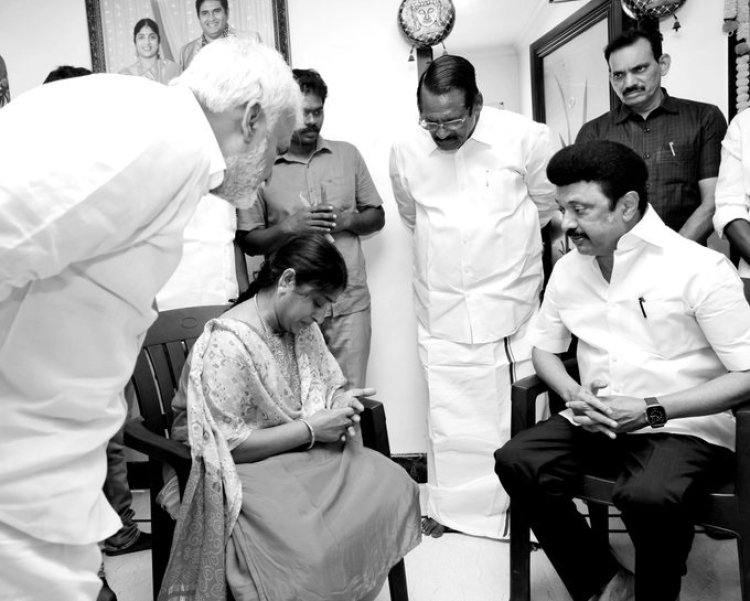 கொலையாளிகளுக்கு உரிய தண்டனை பெற்று தரப்படும் என சகோதரி பொற்கொடிக்கு உறுதியளித்தேன்! முதல்வர்!