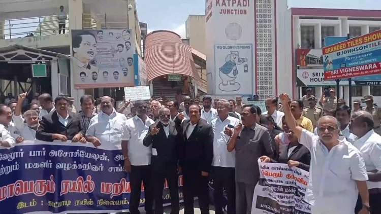 இரயில் மறியல் போராட்டங்களில் ஈடுபட்ட வேலூர் - இராணிப்பேட்டை வழக்கறிஞர்கள்!