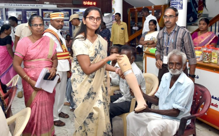 419 மனுக்களை பெற்ற திருவாரூர் மாவட்ட ஆட்சியர்!