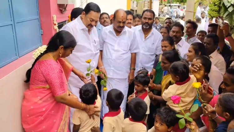 பல கட்டிடங்களை திறந்து வைத்த  அமைச்சர் ஆர்.காந்தி!